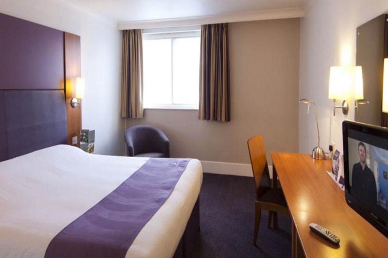 Premier Inn Manchester Bury Екстер'єр фото