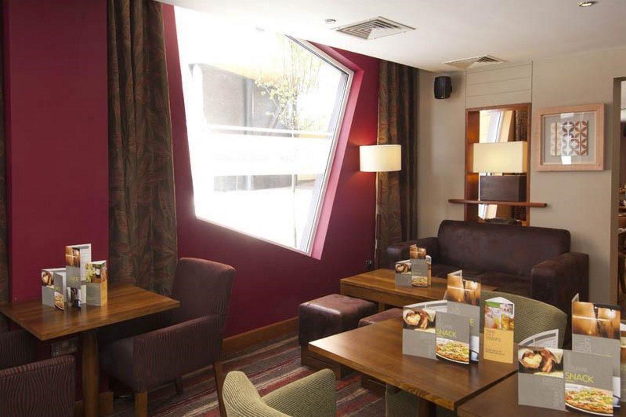 Premier Inn Manchester Bury Екстер'єр фото