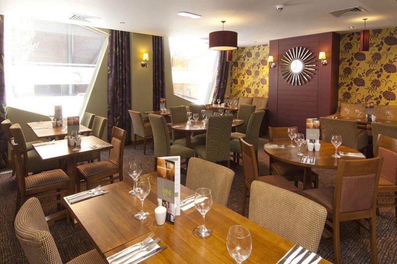Premier Inn Manchester Bury Екстер'єр фото