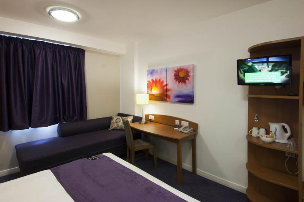 Premier Inn Manchester Bury Екстер'єр фото