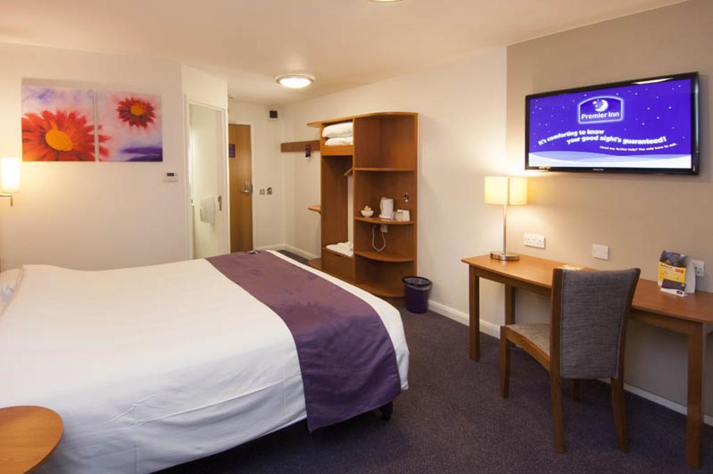 Premier Inn Manchester Bury Екстер'єр фото