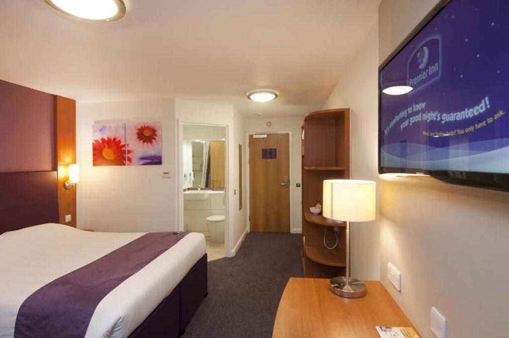 Premier Inn Manchester Bury Екстер'єр фото