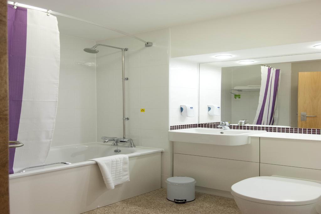 Premier Inn Manchester Bury Екстер'єр фото